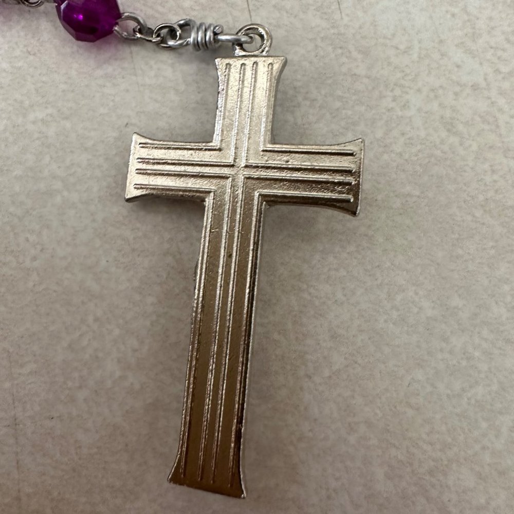 Silver tone purple pink fuchsia magenta beaded Catholic rosary prayer necklace - Picture 7 of 8